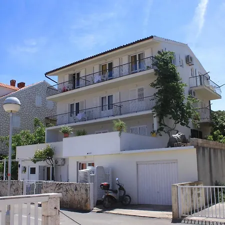 With A Parking Space Hvar - 4004 هفار