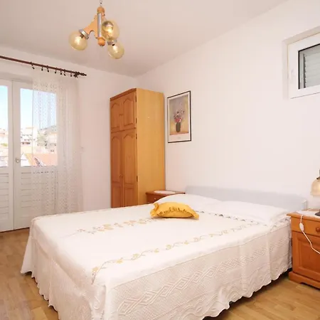 Апартаменти With A Parking Space Hvar - 4004 *