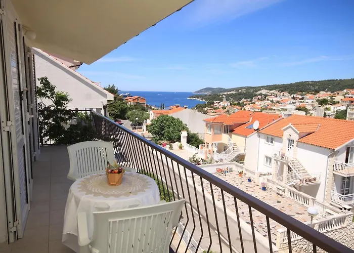 Apartment With A Parking Space Hvar - 4004 *