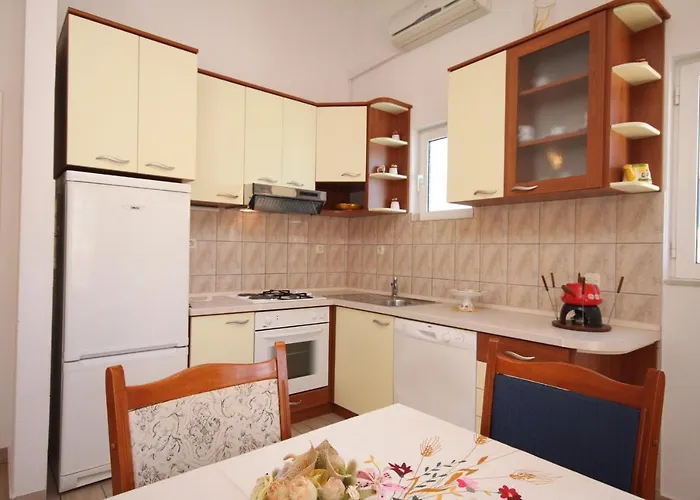 Apartment With A Parking Space Hvar - 4004