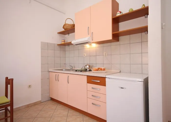 Apartment With A Parking Space Hvar - 4004